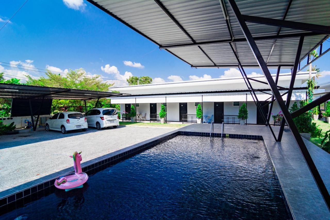 Oyo 533 Runya Poolvilla Prachuap Khiri Khan Exteriör bild