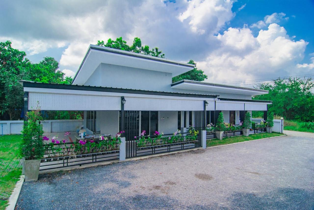 Oyo 533 Runya Poolvilla Prachuap Khiri Khan Exteriör bild