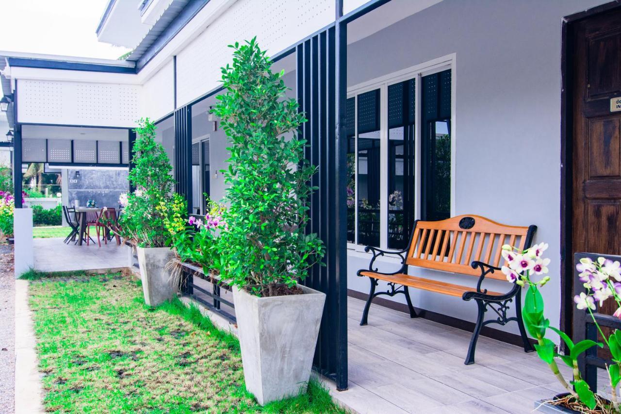 Oyo 533 Runya Poolvilla Prachuap Khiri Khan Exteriör bild