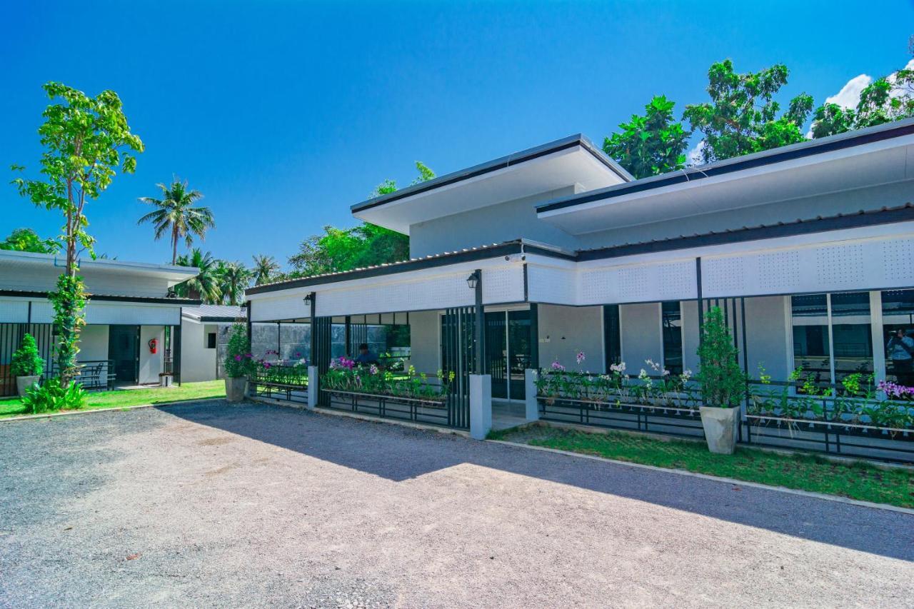 Oyo 533 Runya Poolvilla Prachuap Khiri Khan Exteriör bild