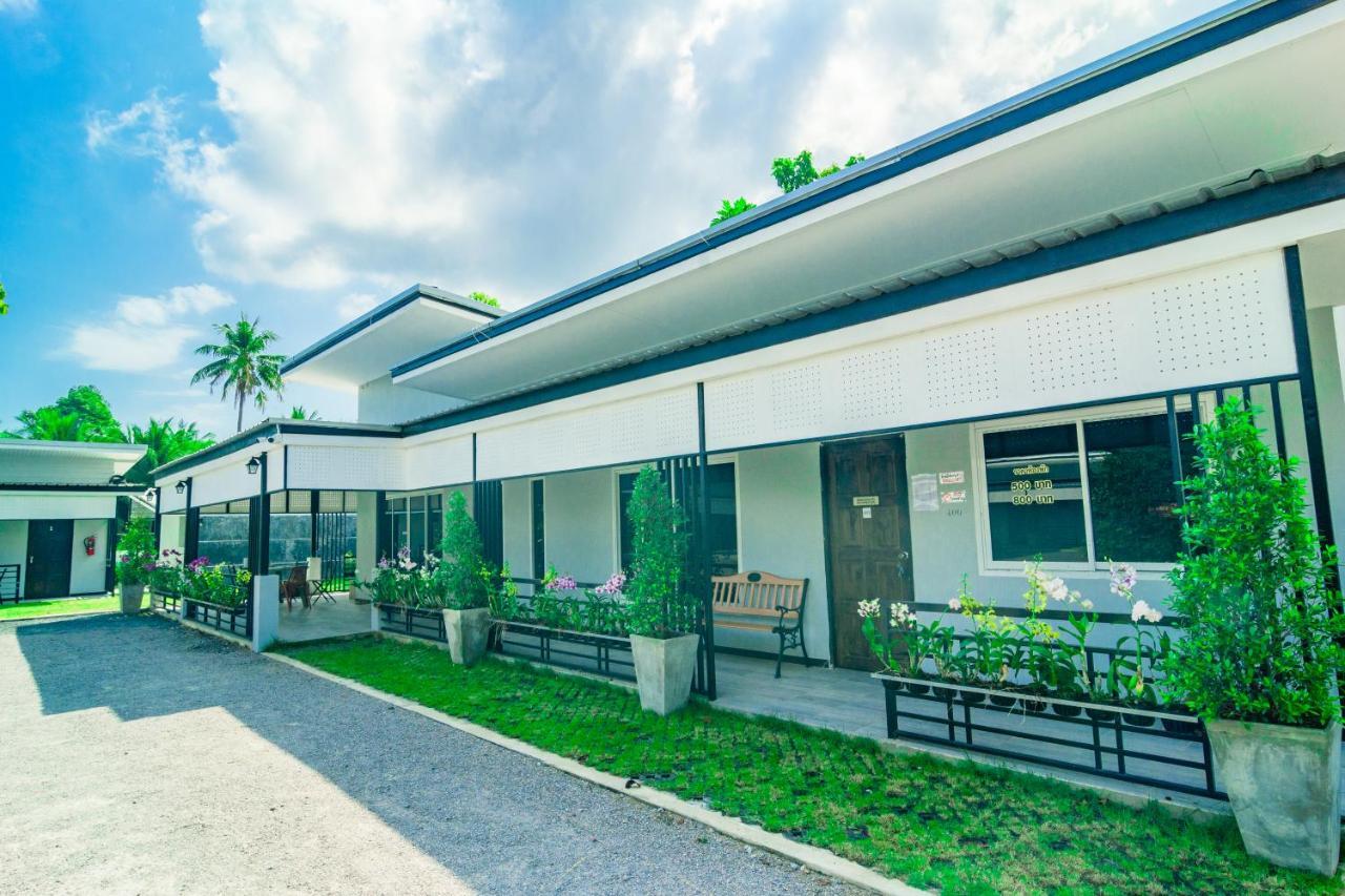 Oyo 533 Runya Poolvilla Prachuap Khiri Khan Exteriör bild